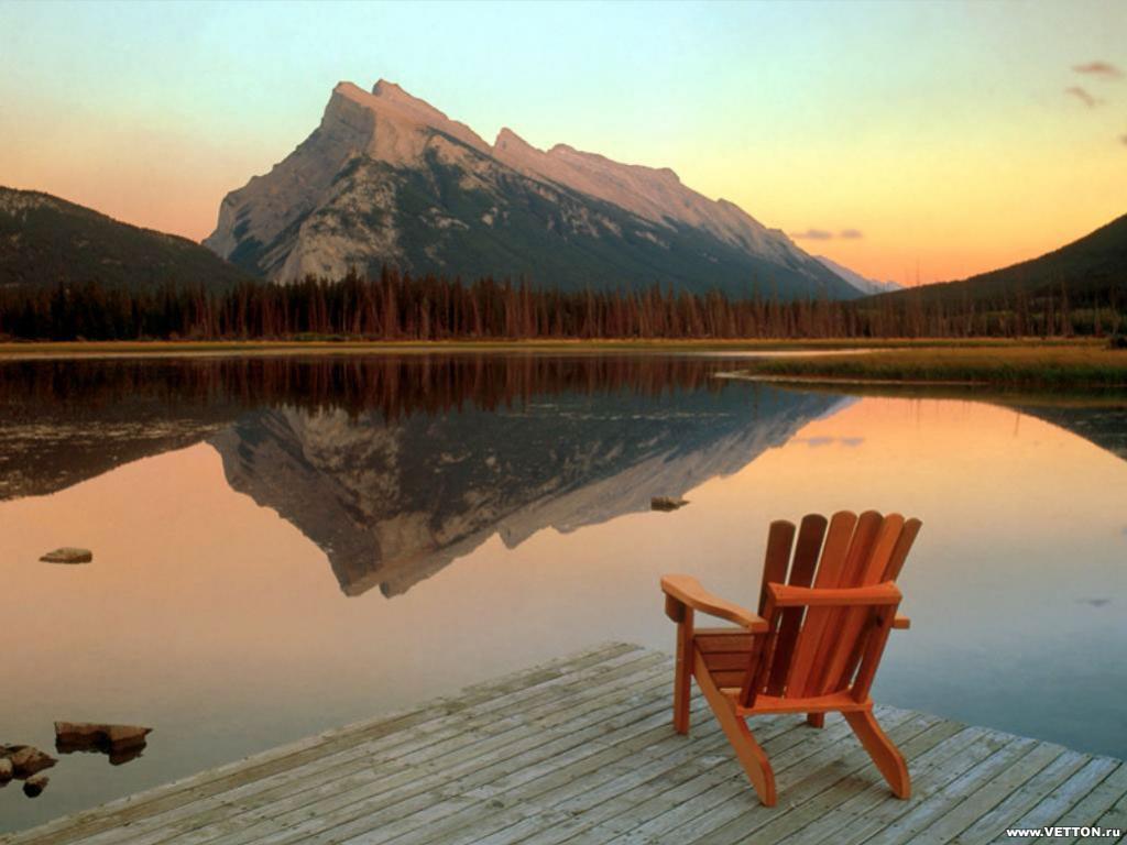 เก้าอี้กับวิวภูเขา