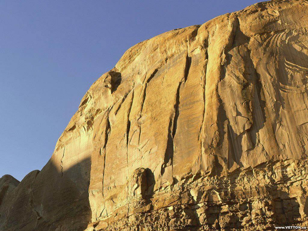 หินผามหึมา