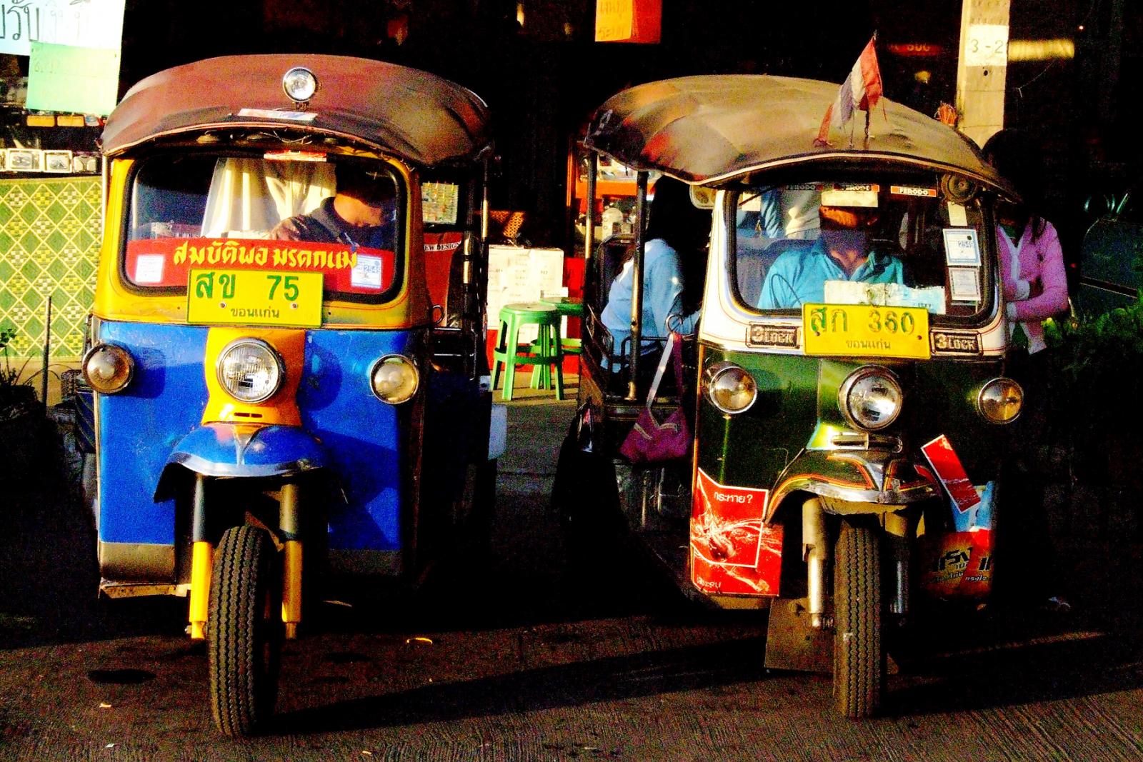 รถสามล้อตุ๊กๆ
